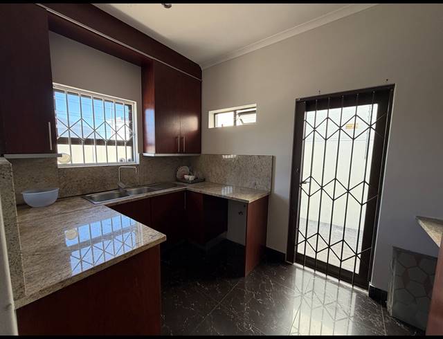4 BEDROOM HOUSE FOR SALE IN PARKLANDS NORTH